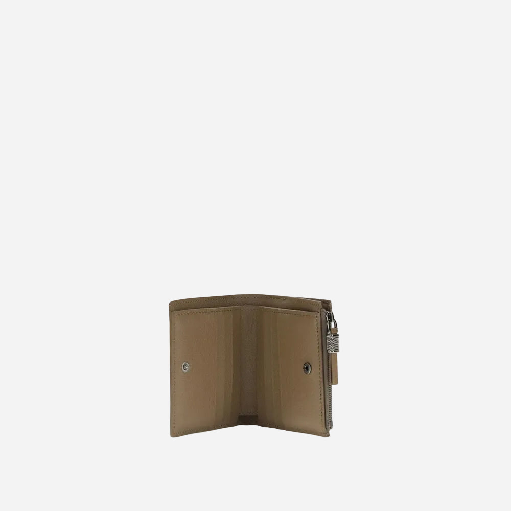 Brunello Cucinelli cartera compacta · Piel granulada tawny · 11,5 cm