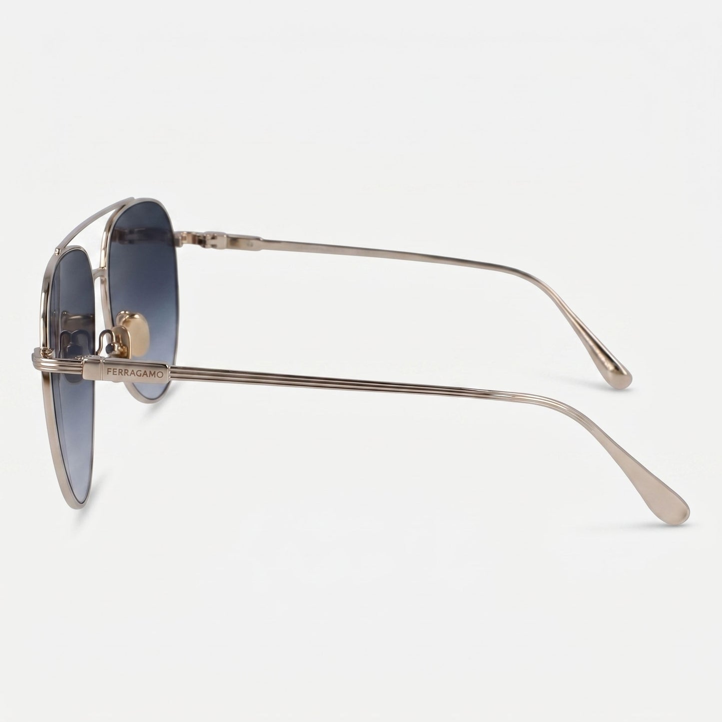 Ferragamo SF308S 715 · Metal dorado y lente azul degradada · 61 mm