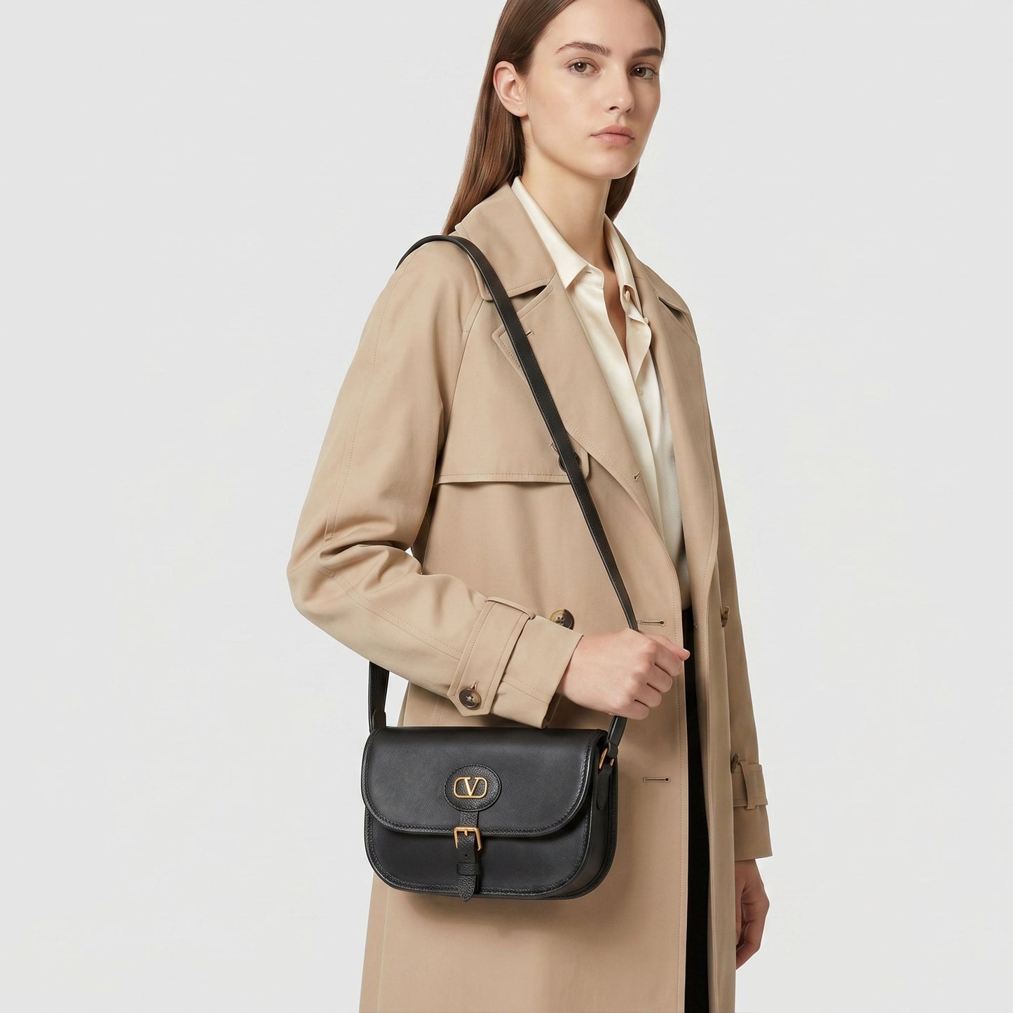 Valentino Garavani Antibes Small Shoulder Bag negra
