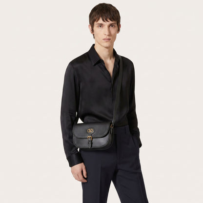 Valentino Garavani Antibes Small Shoulder Bag negra